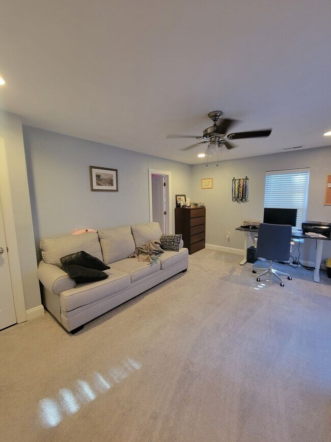 Building Photo - 4BR / 4BA Single-Family Home Near Norfolk ...