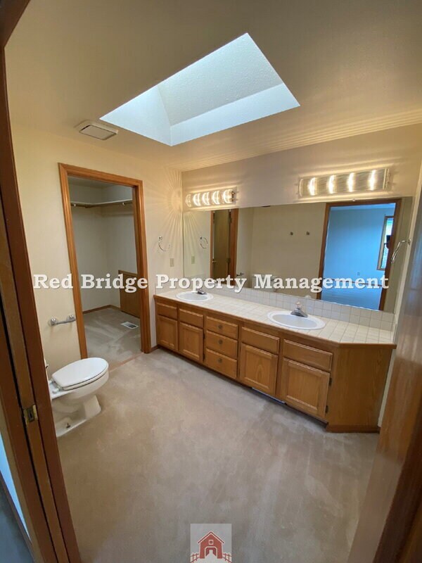 Building Photo - 19840 NW Quail Hollow Dr