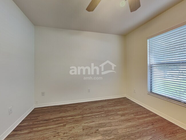 Building Photo - 234 Bryan Oak Avenue