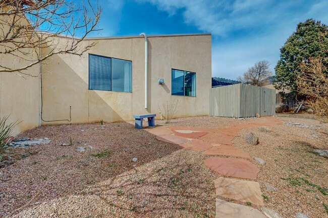 Building Photo - 876 Tramway Ln Ct NE