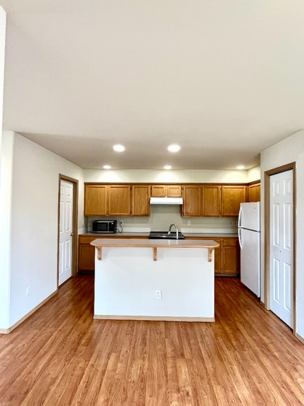 Building Photo - 512 Hazel St