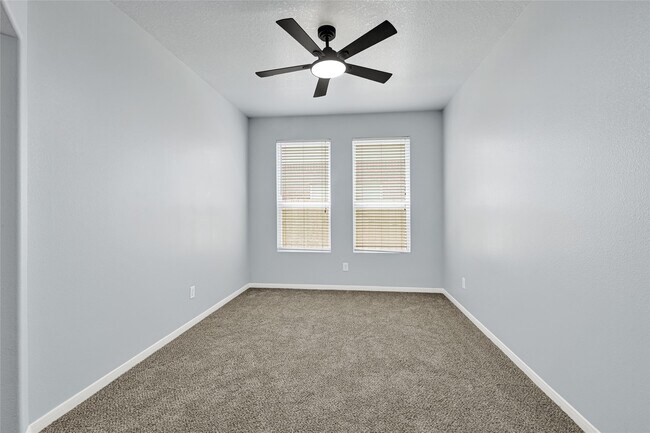 Building Photo - 1827 Macondray Dr