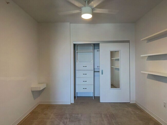 Building Photo - High Floor Kakaako 1 bedroom