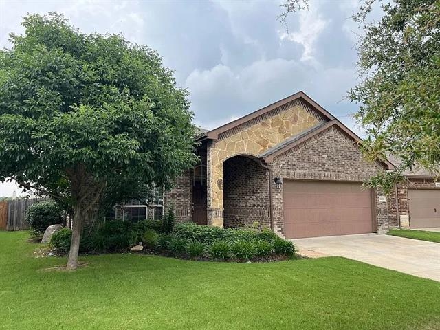 Building Photo - 3020 Tamarack Ln