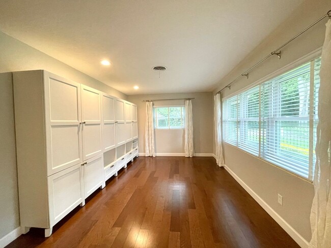 Building Photo - 6 month lease- AVAIL IN AUGUST- Immaculate...