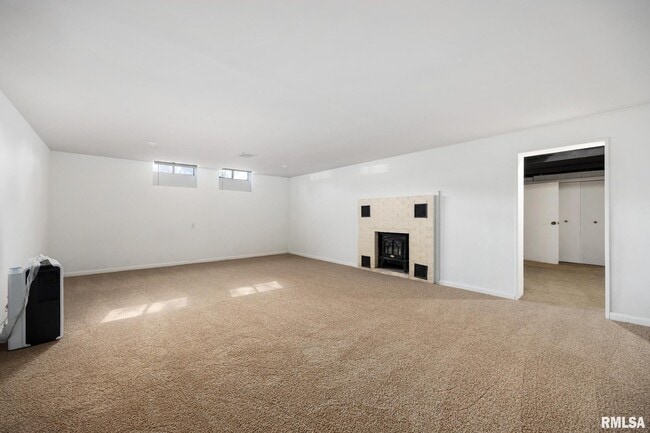 Building Photo - 205 W Glen Ave