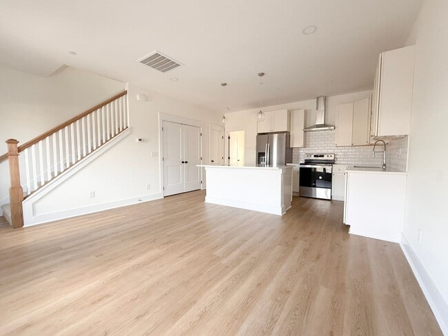 Building Photo - Modern 3-Bedroom Home with Pool and Pickleball Court at Highbury