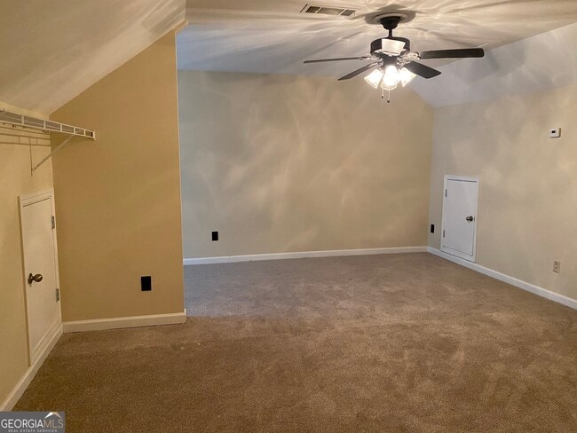 Building Photo - 212 Village Dr