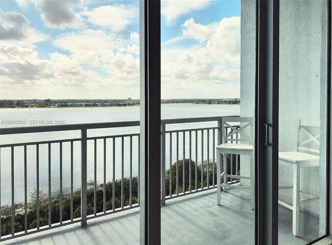 Building Photo - 300 S Australian Ave