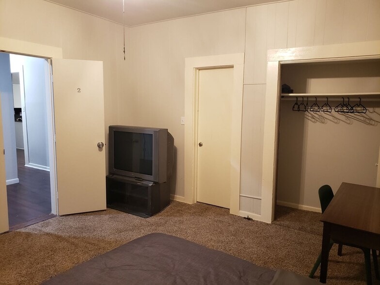 Building Photo - 2739 SE Loop 410 Acc Rd