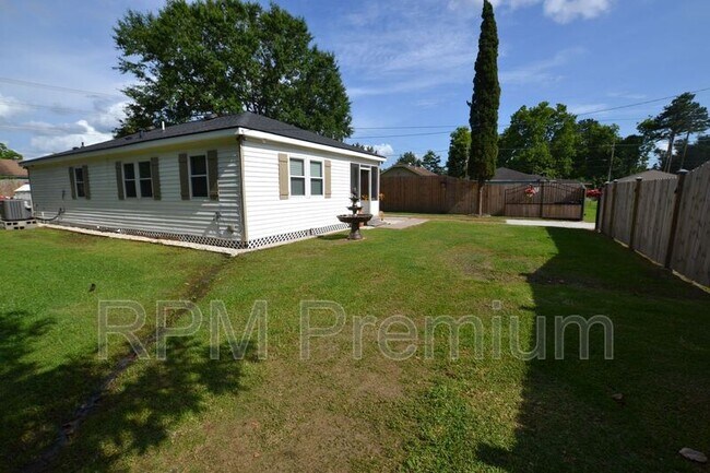 Building Photo - 9516 Gassie St