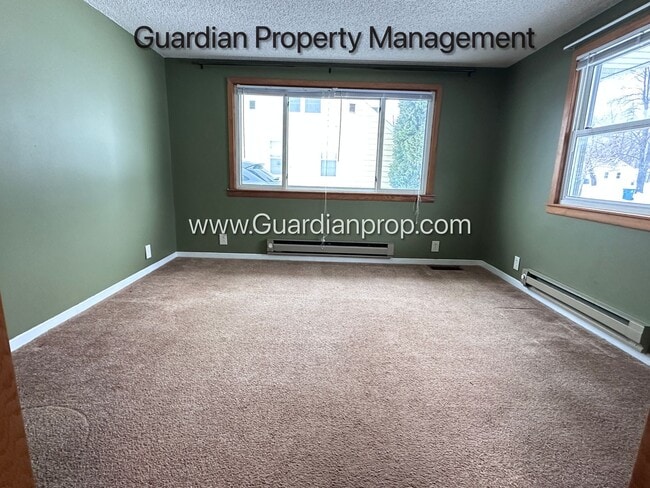 Building Photo - Richfield Single Family Home, Fenced Yard, 2 Car Garage, Dishwasher