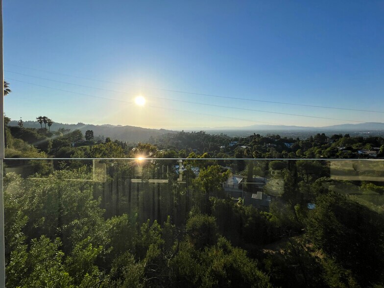 Hollywood sunset view - 3319 Wrightwood Dr