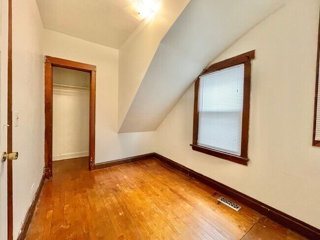 Building Photo - 2923 N Springfield Ave