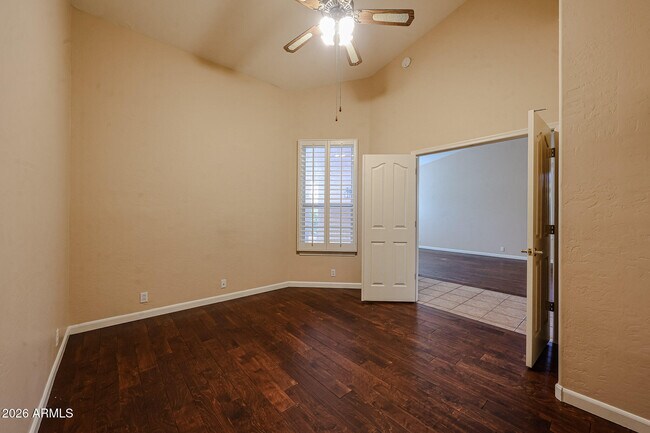 Building Photo - 5930 W Louise Dr