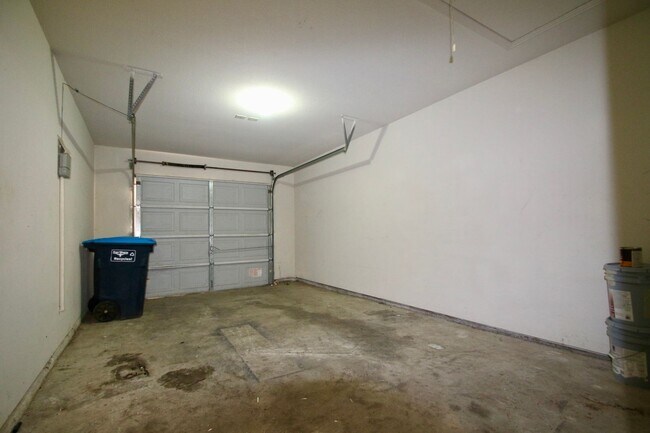Building Photo - 3116-3118 S Cherry Ln