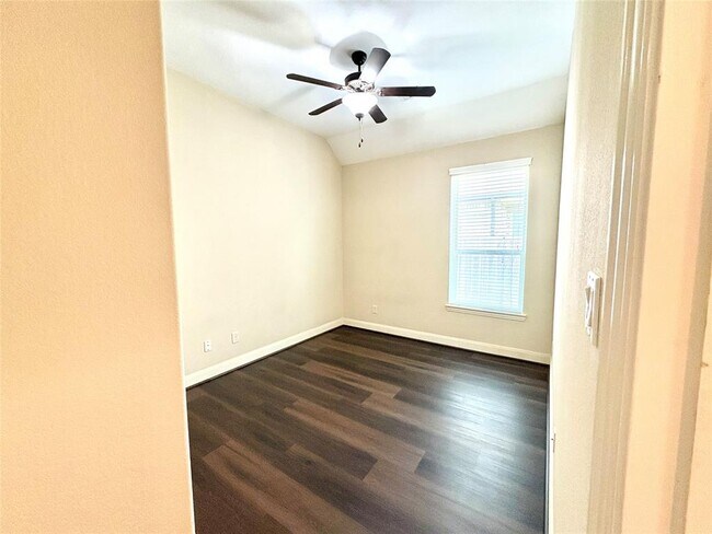 Building Photo - 21346 Huron Bend Dr