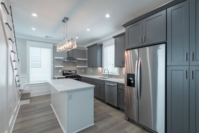 Building Photo - 3 Sanctuary Ct