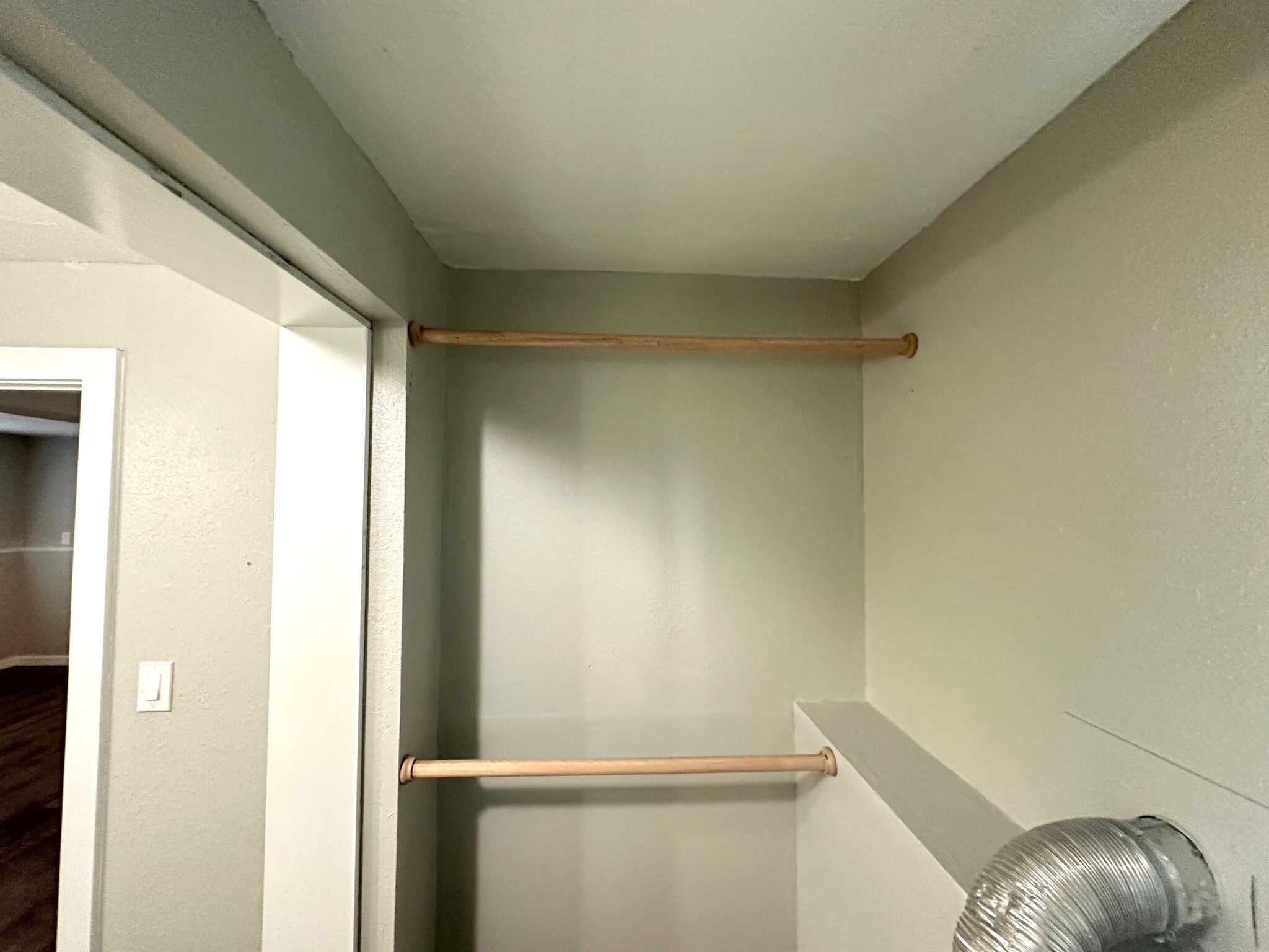 To Hang Clothes - 6617 E Grandview Ave