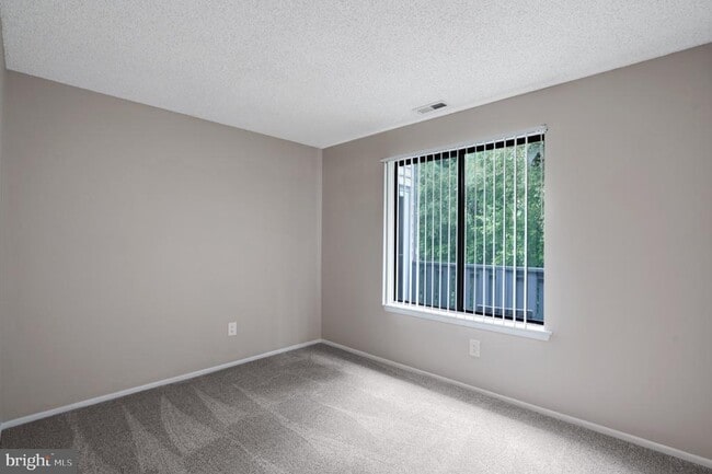 Building Photo - 4420B Aberdeen Dr