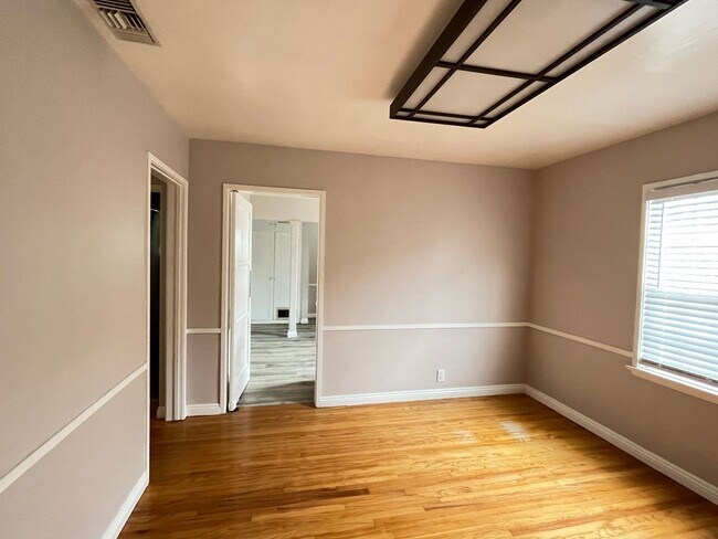 Building Photo - 3 Bedrood/ 2 Bath Home in Alhambra