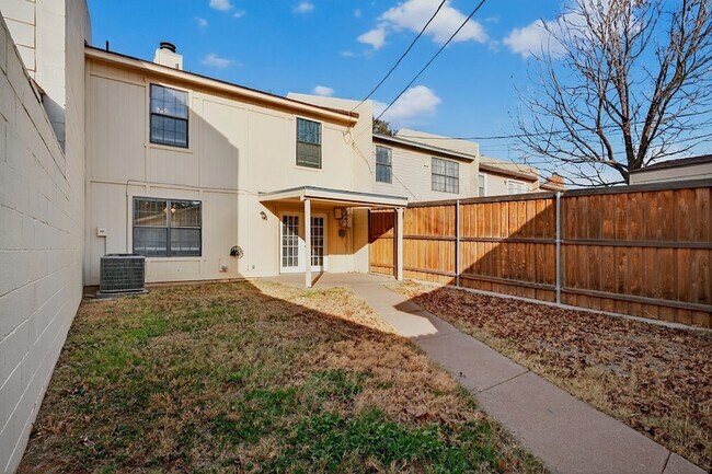 Building Photo - 3222 Preston Dr