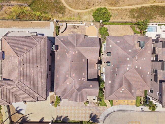 Building Photo - Luxury Coastal Living in Guard-Gated Ocean Colony