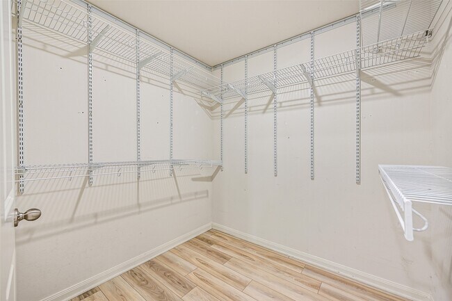Building Photo - 23144 Shakespeare Dr