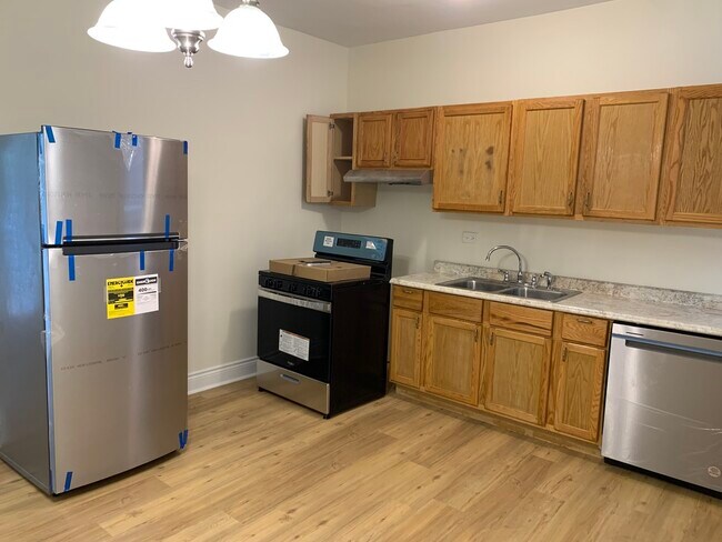 Building Photo - 4606 N Seeley Ave