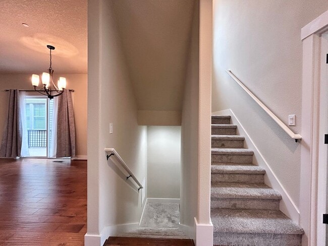 Building Photo - Incredibly Large 4 Bed 2.5 Bath Charmer!