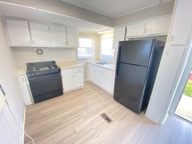 Building Photo - 2bed/1bath trailer in downtown Landis all electric