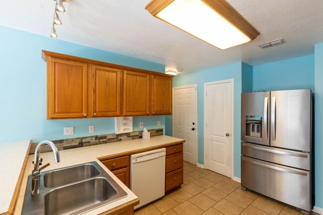 Building Photo - 4 BED 2 BATH NORTH WOOLMARKET SCHOOL DISTRICT!! THIS HOUSE IS A MUST SEE!!