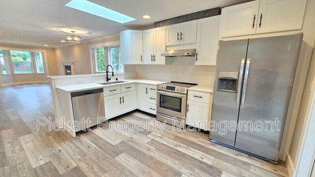 Building Photo - 1331 NE Gilmax Ln