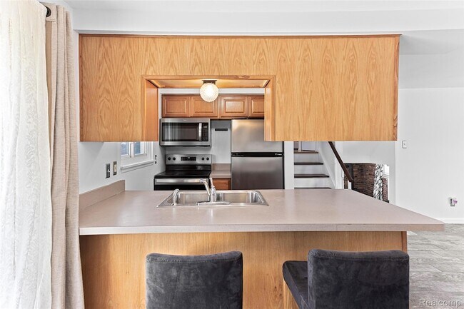 Building Photo - 25690 Glamorgan Dr