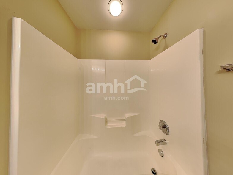 Building Photo - 16109 Long Talon Way