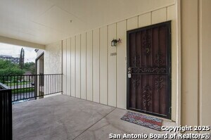 Building Photo - 8702 Village Dr
