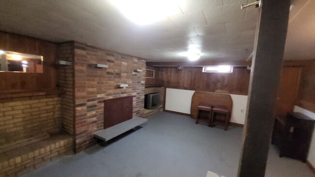 Building Photo - Move-In Ready 2BR/2BA with Garage – Great Location