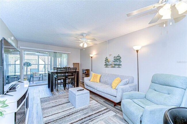 Building Photo - 13870 Oakwood Ln