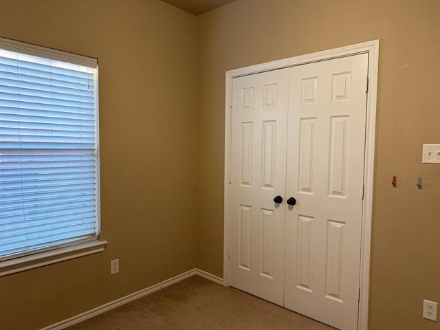 Building Photo - 1305 Ravenwood Dr