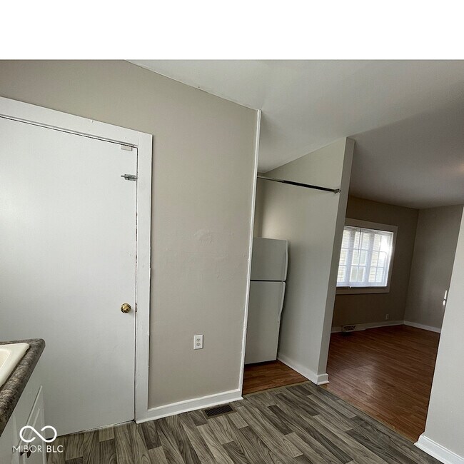 Building Photo - 2009 Westview Dr