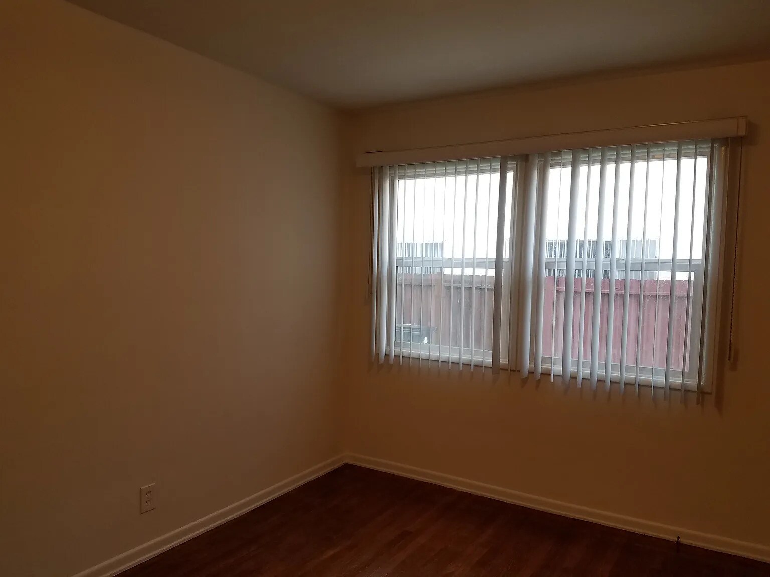 Building Photo - 4021 1/2 McLaughlin Ave