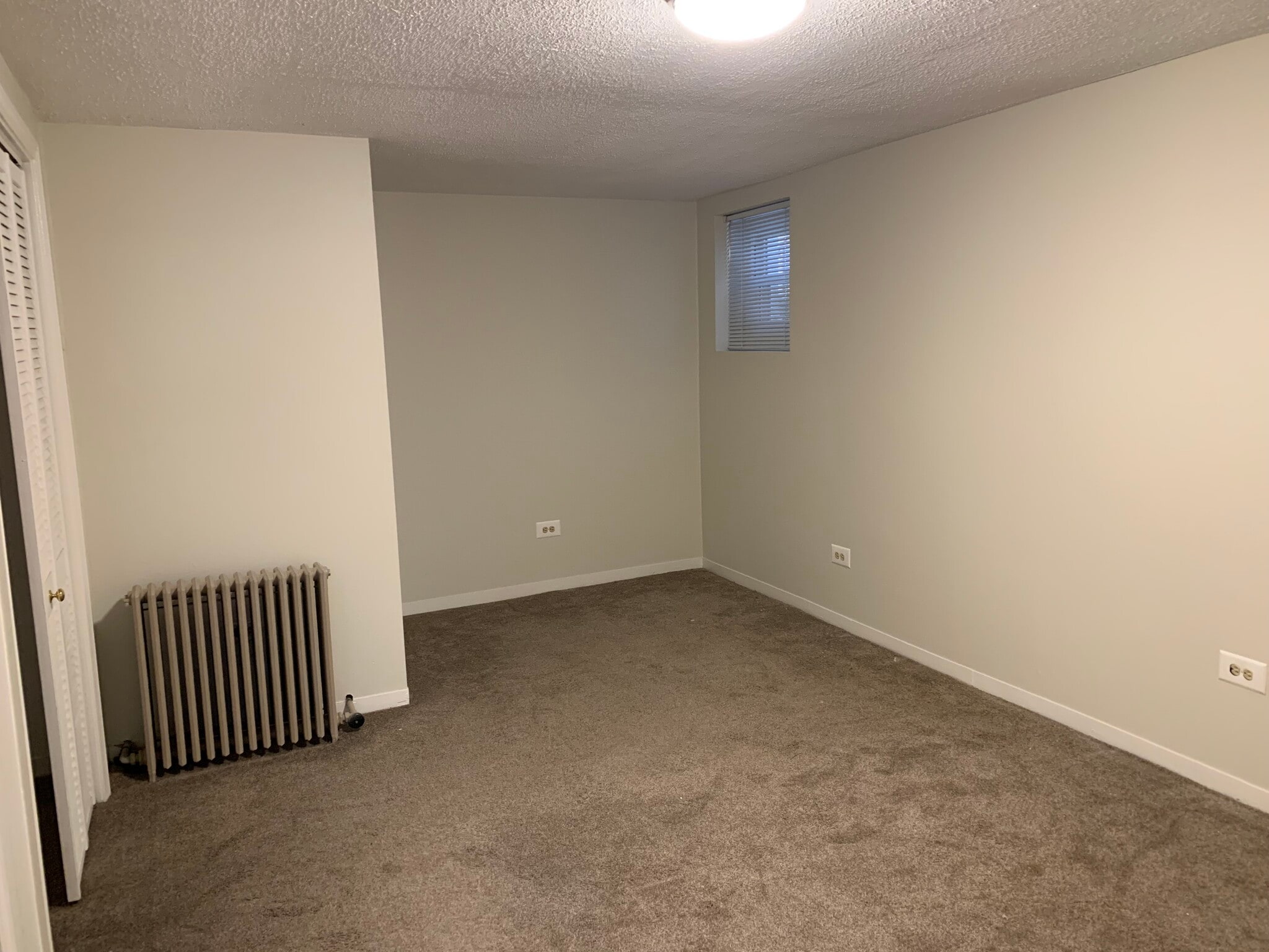 Large 1 Bedroom - 1321 W Thorndale Ave
