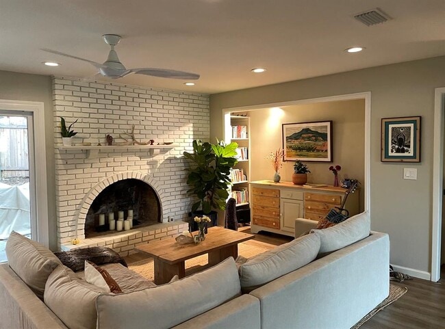 Building Photo - 1801 Barton Hills Dr