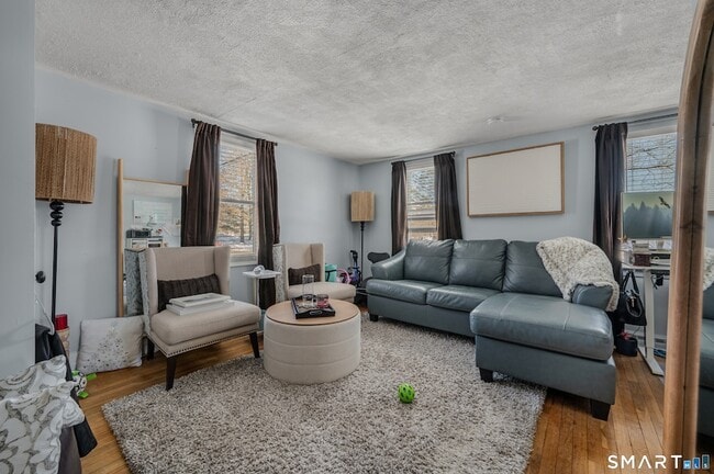 Building Photo - 349 Naubuc Ave