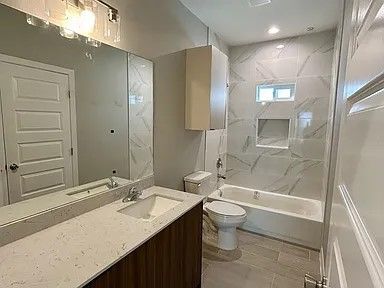 Building Photo - 705 Deanne Dr