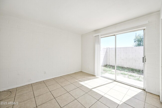 Building Photo - 1710 E Ocotillo Rd