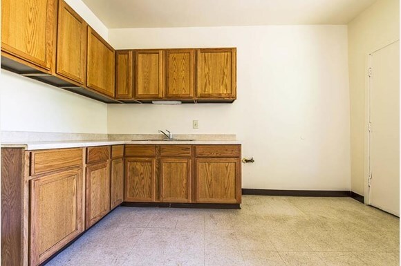 Interior Photo - 5051 S Forrestville