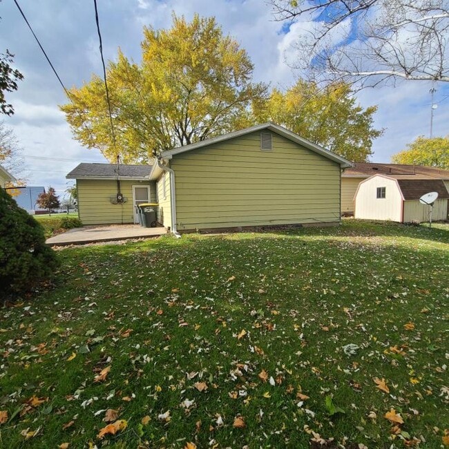 Building Photo - 912 East Ave