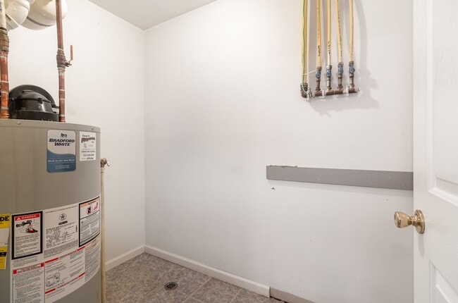 Building Photo - 3 bedroom townhouse in Carlisle