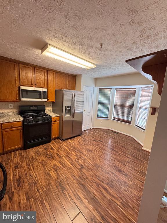 Building Photo - 9805 Doubletree Terrace